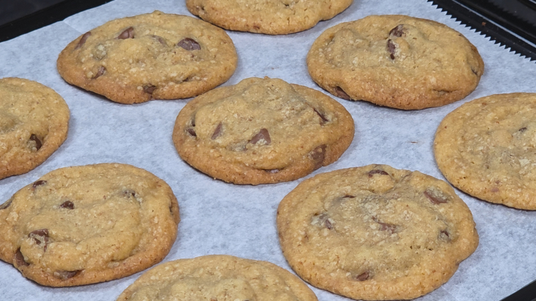 Best Crispy & Chewy Chocolate Chip Cookies